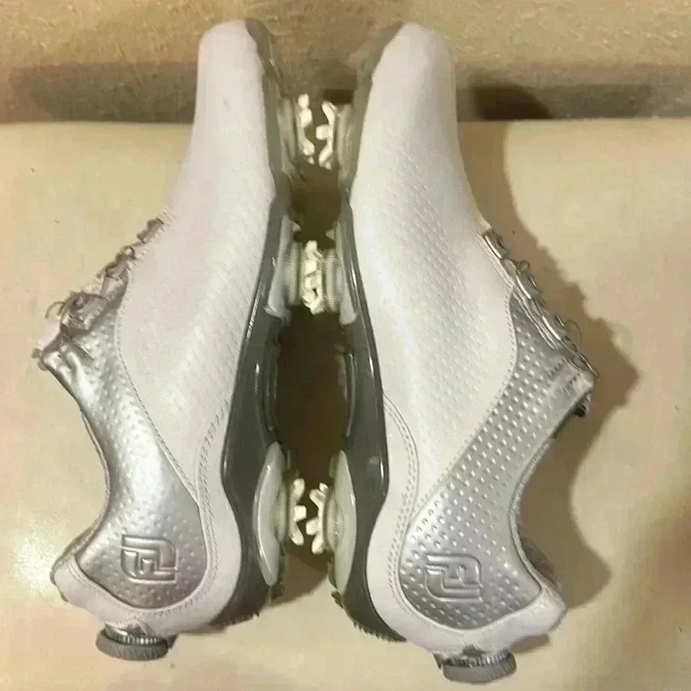 Women’s golf shoes. Size 8